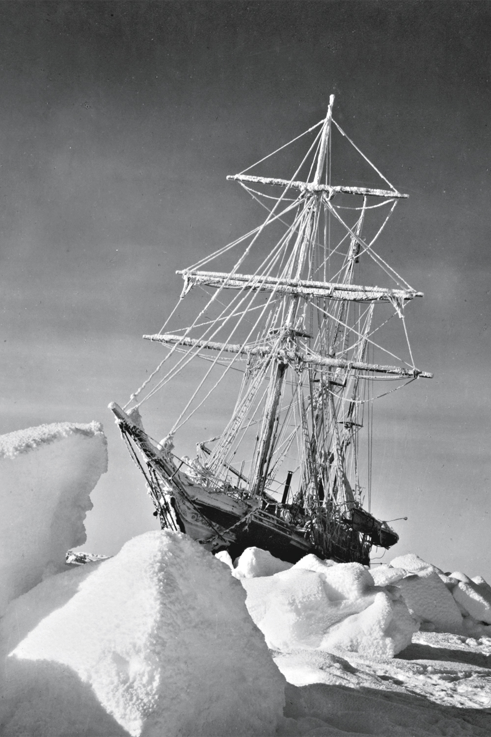 SEM SAÍDA - A embarcação presa no gelo: saga de sobrevivência e heroísmo inspira navegadores até hoje -