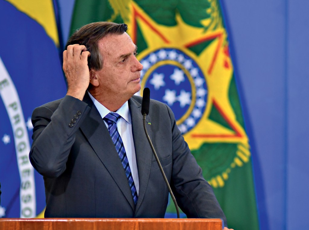 DIFICULDADE - Jair Bolsonaro: intenções de voto em queda e aumento de taxa de reprovação -
