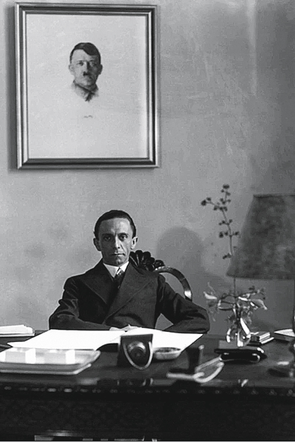 INSPIRAÇÃO - Joseph Goebbels: mentor da propaganda veiculada às massas -