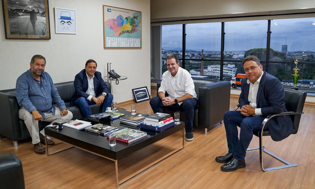 Carlos Lupi, Rodrigo Neves, Eduardo Paes e Felipe Santa Cruz selam aliança eleitoral para o governo do RJ