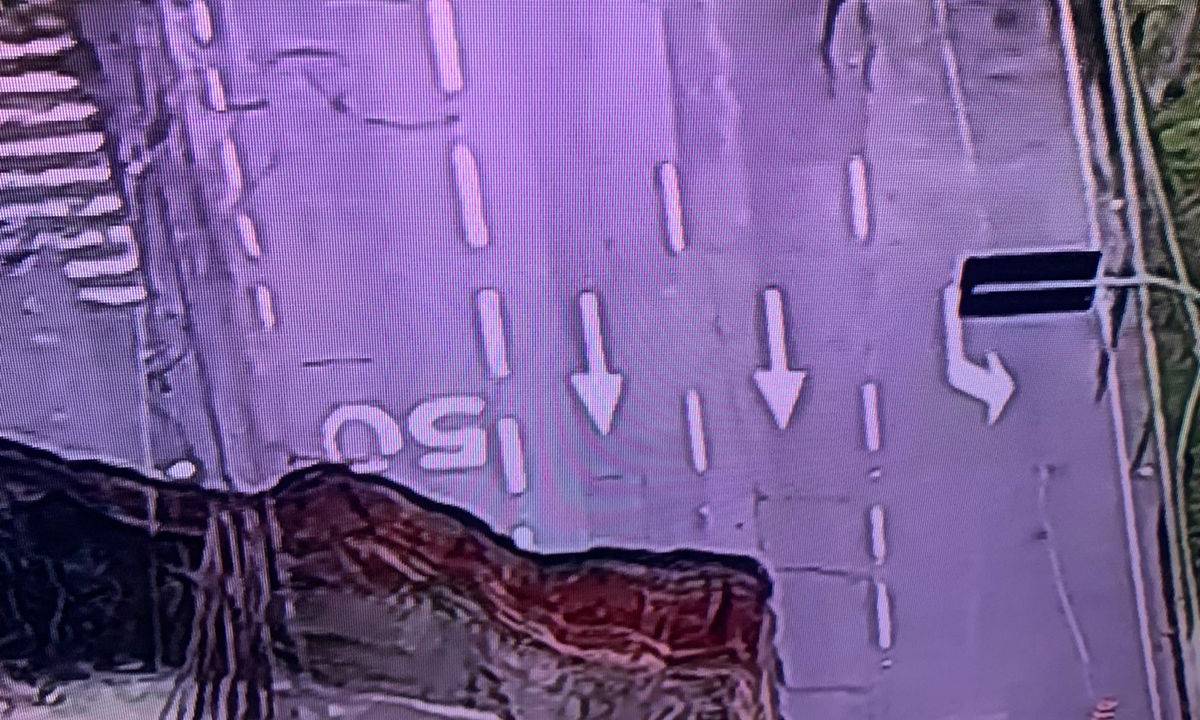 Asfalto da pista local da Marginal Tietê cede em função de obras do Metrô