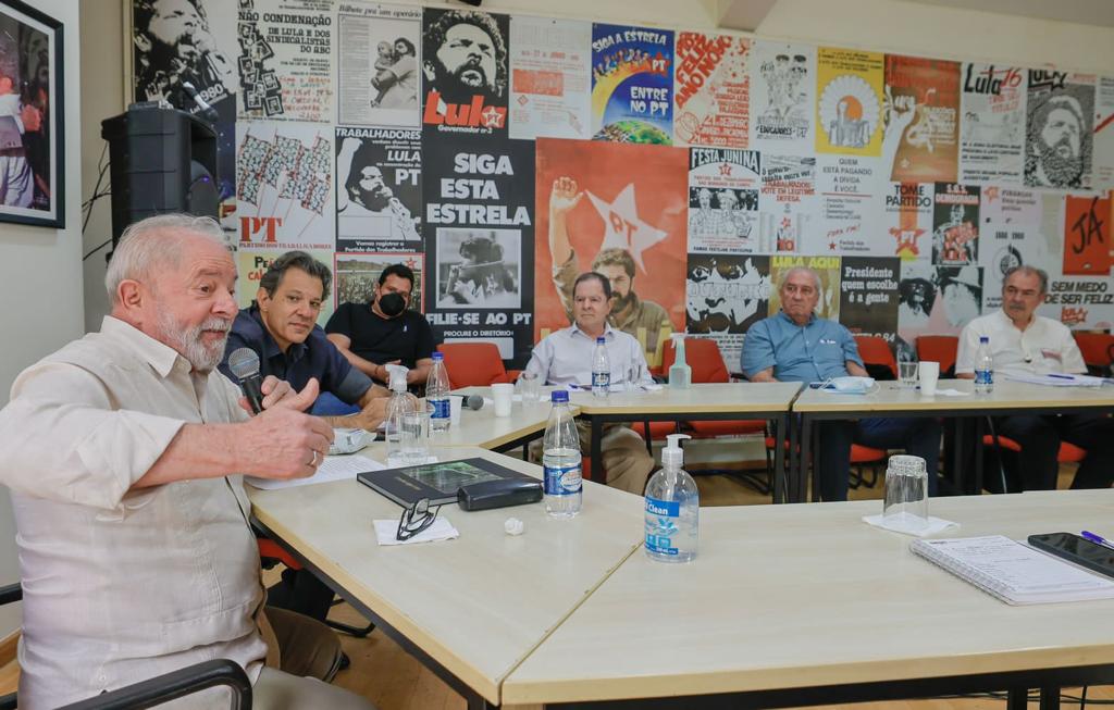 O ex-presidente Lula participa de reunião em SP com os ex-ministros da Educação Fernando Haddad, Sérgio Rezende e Aloizio Mercadante