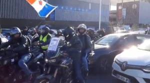 Manifestantes deixam a cidade de Nice, no sul da França, rumo a Paris