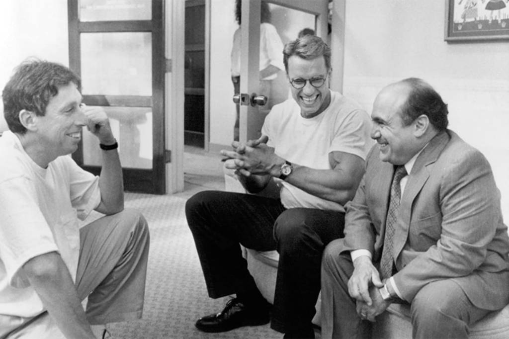 reitm1 Ivan Reitman, Arnold Schwarzenegger e Danny DeVito nos bastidores de ‘Junior’ (1994)