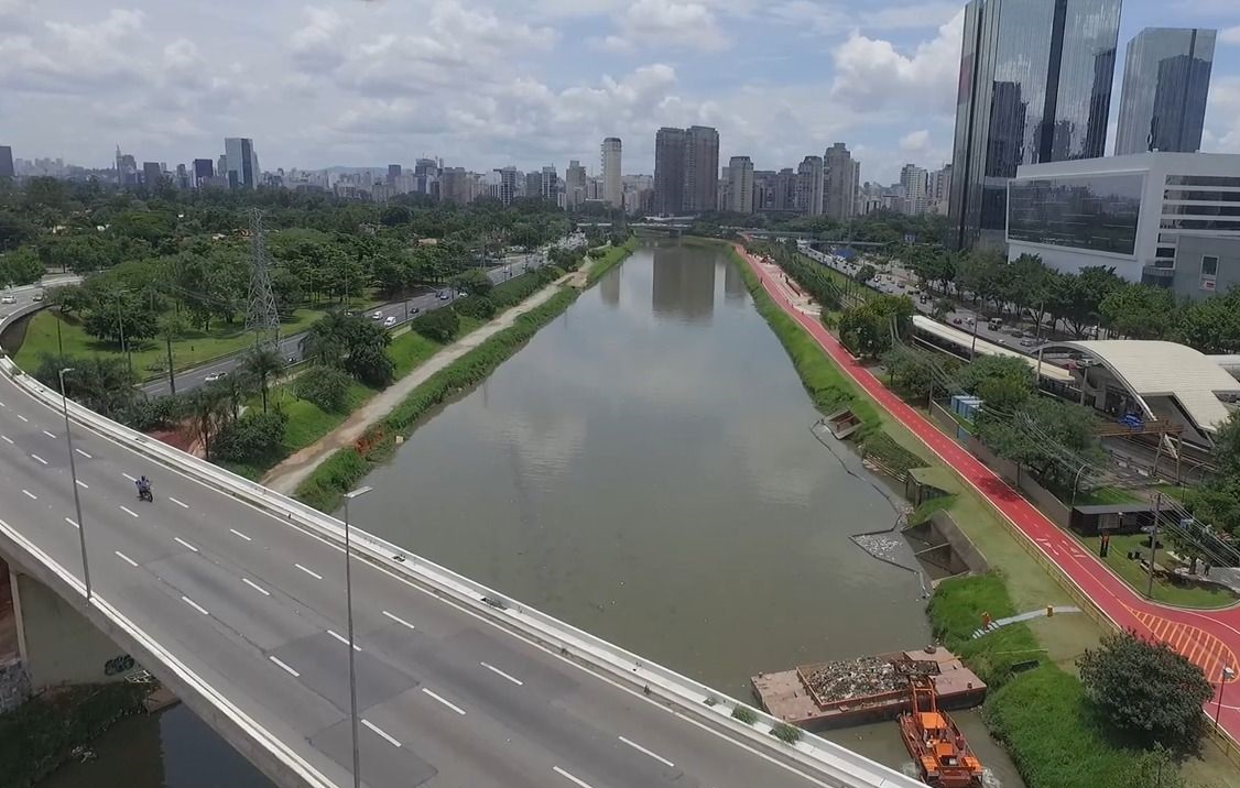 Governo quer limpar as águas do Rio Pinheiros até o fim do ano.