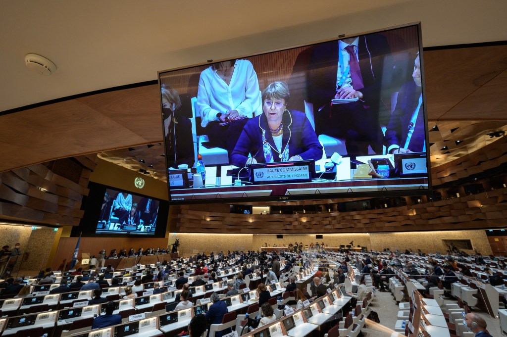 Alta comissária das Nações Unidas para os Direitos Humanos, Michelle Bachelet, discursa durante debate do Conselho de Direitos Humanos da ONU, em Genebra. 03/03/2022
