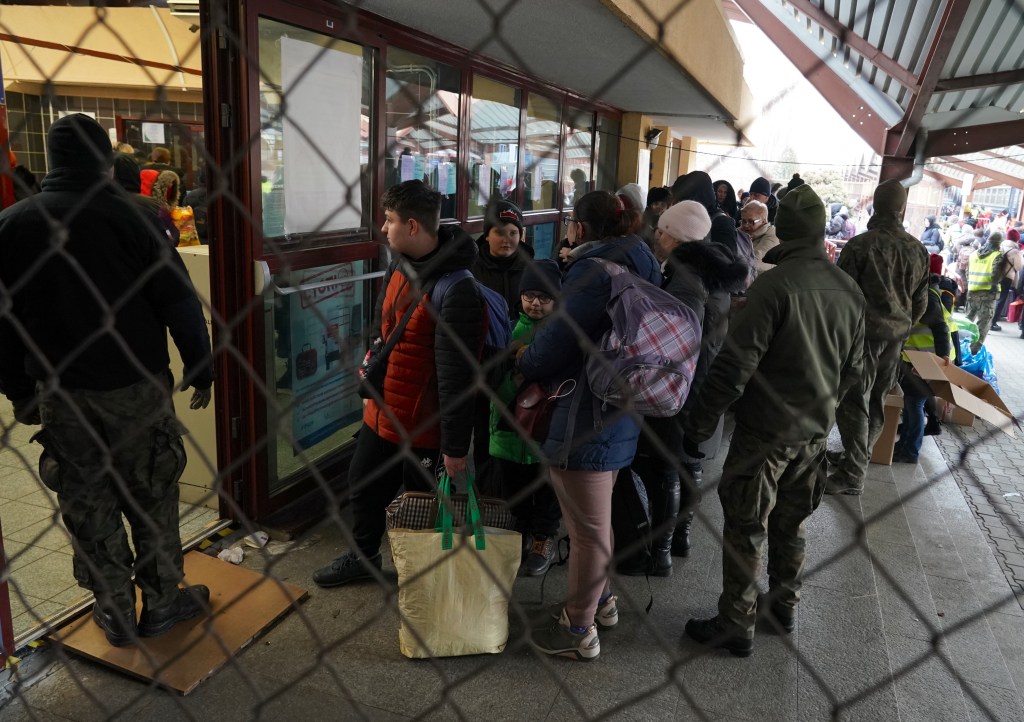 Refugiados da Ucrânia chegam a estação de Przemysl, no leste da Polônia. 04/03/2022