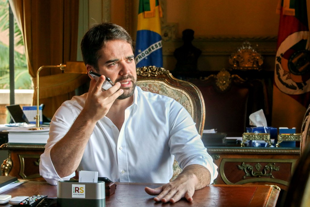 Handout picture released by Agencia Piratini showing Rio Grande do Sul Governor Eduardo Leite talking on a cell phone at his office of the Piratini Palace in Porto Alegre, Rio Grande do Sul, Brazil, on March 27, 2020. - A Brazilian governor and possible presidential candidate came out as gay on July 2, 2021, causing a stir in a country experiencing an ultra-conservative wave under President Jair Bolsonaro, known for his homophobic comments. (Photo by Felipe DELLA VALLE / Agencia Piratini / AFP) / RESTRICTED TO EDITORIAL USE - MANDATORY CREDIT AFP PHOTO / AGENCIA PIRATINI / FELIPE DELLA VALLE- NO MARKETING NO ADVERTISING CAMPAIGNS -DISTRIBUTED AS A SERVICE TO CLIENTS