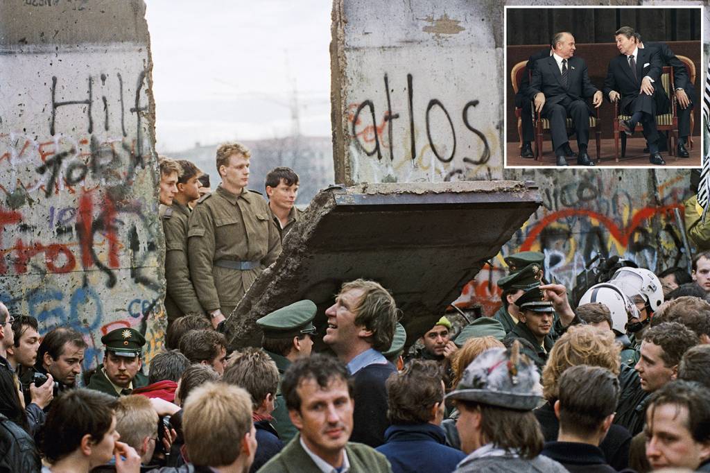 DISTENSÃO - Gorbachev e Reagan, 1985: quatro anos depois, a queda do Muro de Berlim selou o fim da URSS -