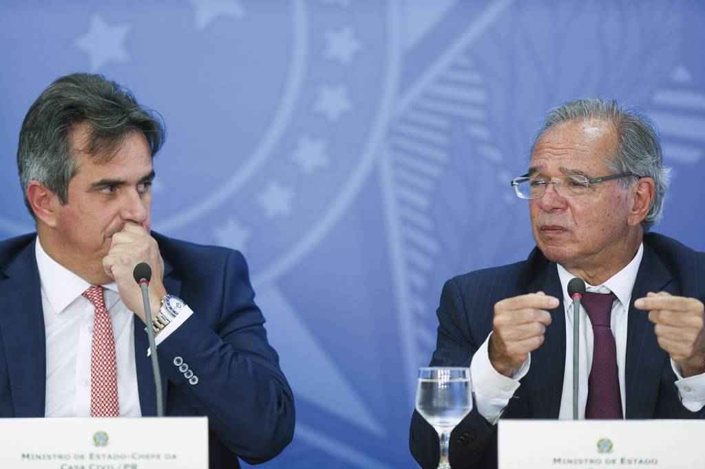 EM CONJUNÇÃO - Os ministros Ciro Nogueira e Guedes: alinhamento em torno da reeleição -