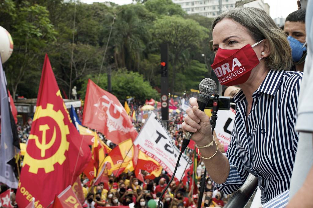 2125824_fotoarena.jpg EM CIMA DO MURO - Gleisi Hoffmann: presidente do PT pede paz em nota, mas não cita quem iniciou a guerra -