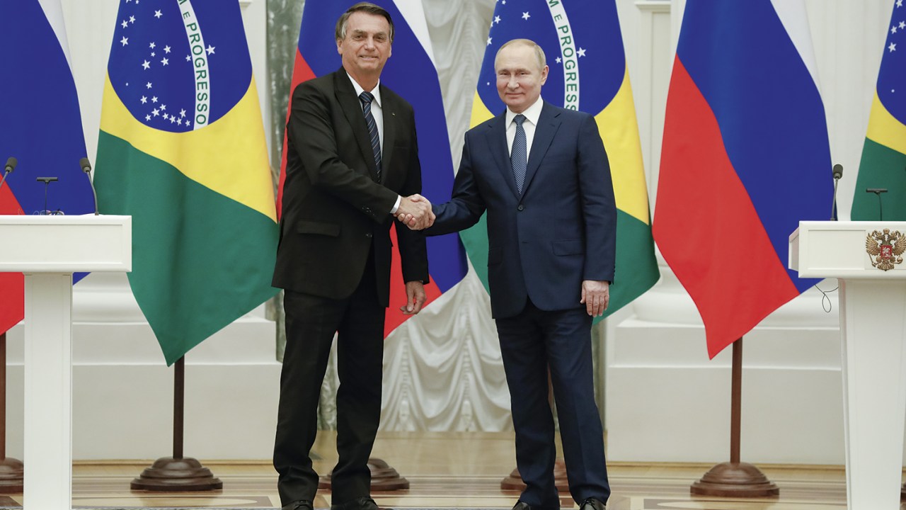 FORA DE HORA - Bolsonaro em visita ao Kremlin: solidariedade à Rússia quando a Ucrânia já sofria o cerco das tropas de Vladimir Putin -