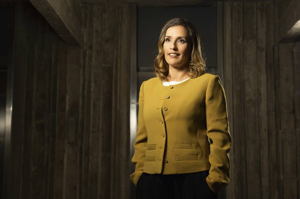 ANA-KARINA-BORTONI-BMG-2020-1.jpg ANA KARINA BORTONI - Enquanto cursava doutorado em química, Bortoni participou de um processo seletivo na McKinsey e entrou. Passou quase dezenove anos na consultoria antes de presidir o conselho do BMG. Hoje, é CEO — a primeira mulher a ocupar a posição em um banco brasileiro de capital aberto -