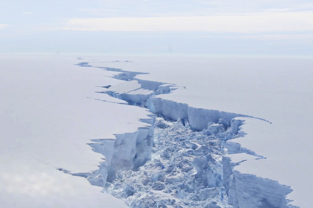 RUPTURA - Fenda aberta na Antártica: fenômenos como esse se tornaram cada vez mais comuns nos últimos anos -