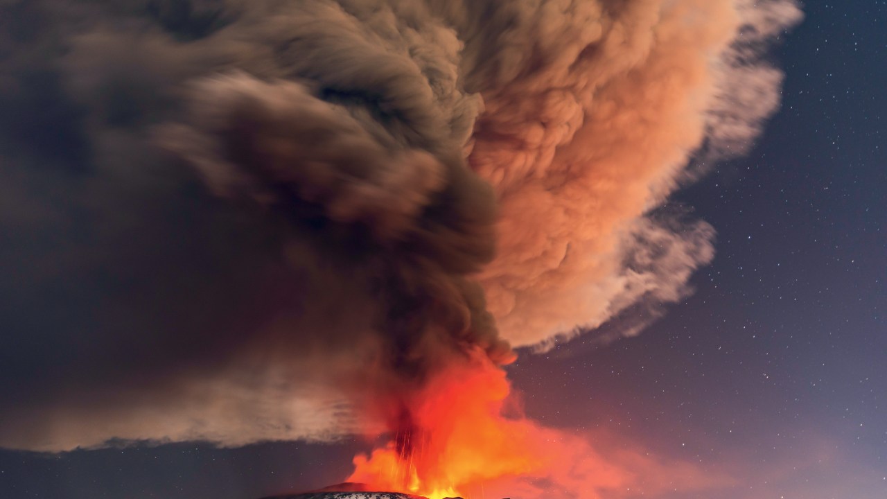EXPLOSÃO - Vulcão Etna: a mudança da temperatura do planeta acelera fenômenos como este -