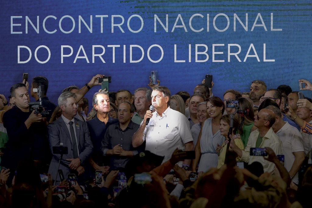 PARCERIA - Bolsonaro e Valdemar Costa Neto durante o evento de pré-lançamento da campanha à reeleição do presidente