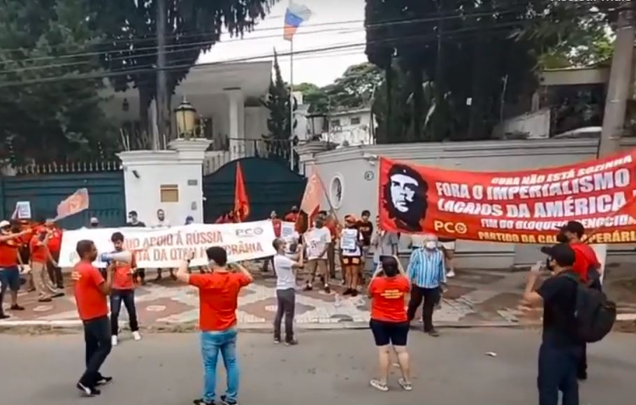 Manifestação do PCO em frente à embaixada da Rússia
