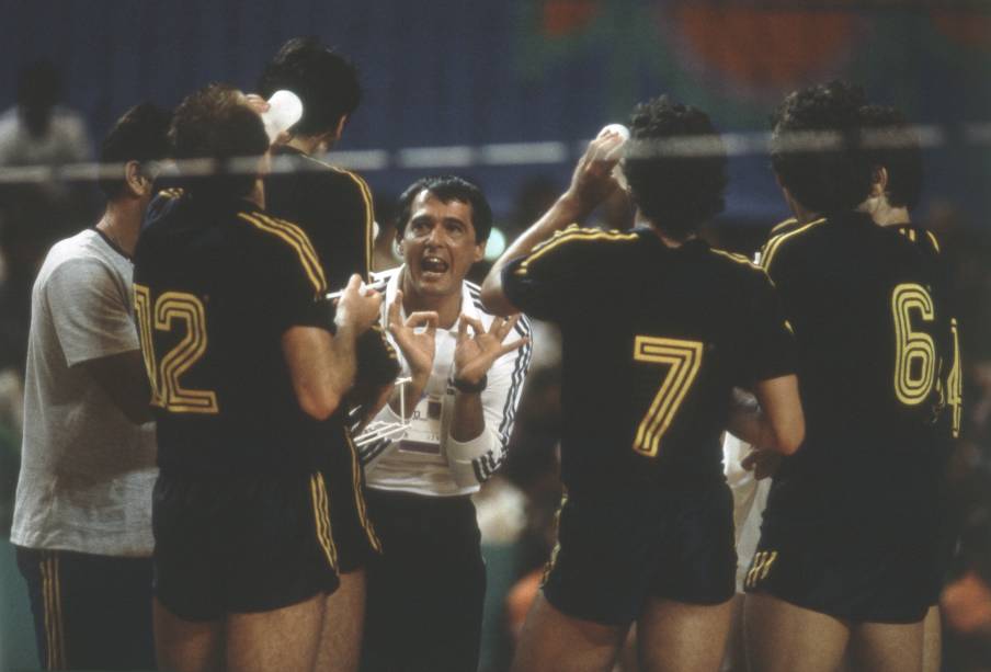 Bebeto de Freitas, técnico da Seleção Brasileira de Vôlei, em 1984 -