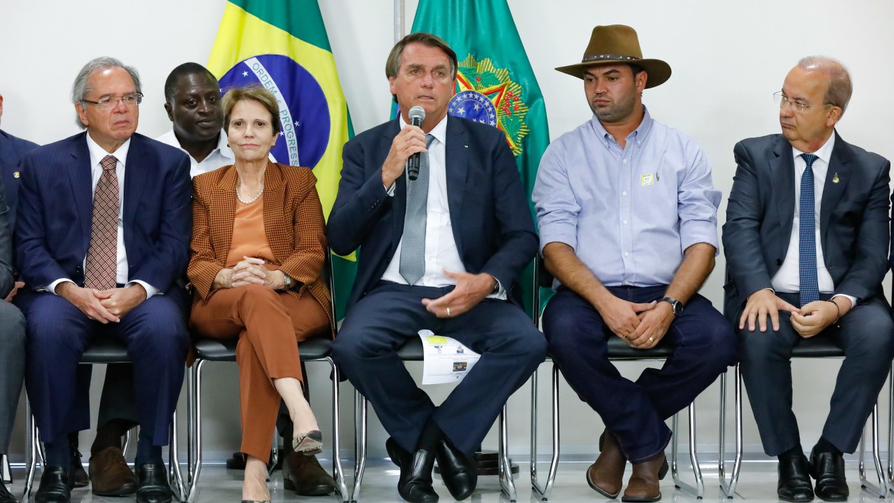 O presidente Jair Bolsonaro em audiência com representantes do Movimento Ação Voluntária Amigos da Pecuária, na segunda-feira, 7 de março