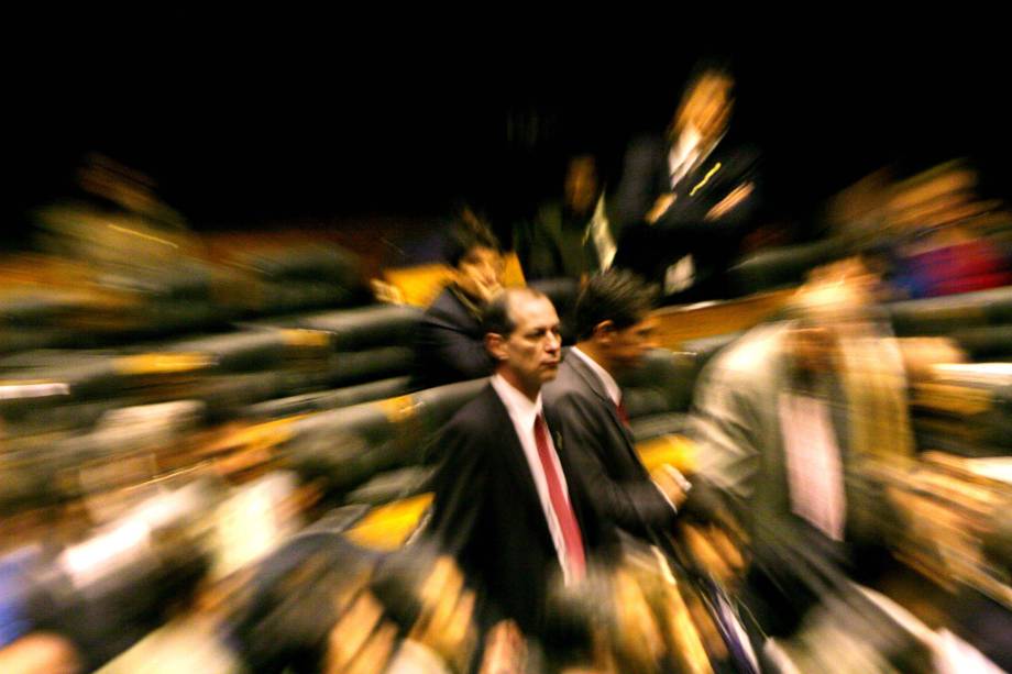 Deputado Ciro Gomes no Plenário da Câmara, em Brasília, em 2007 -