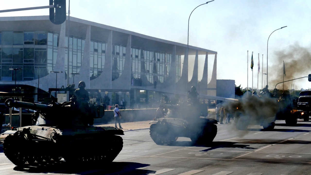 Desfile de tanques das Forças Armadas, em Brasília, em 2021 -