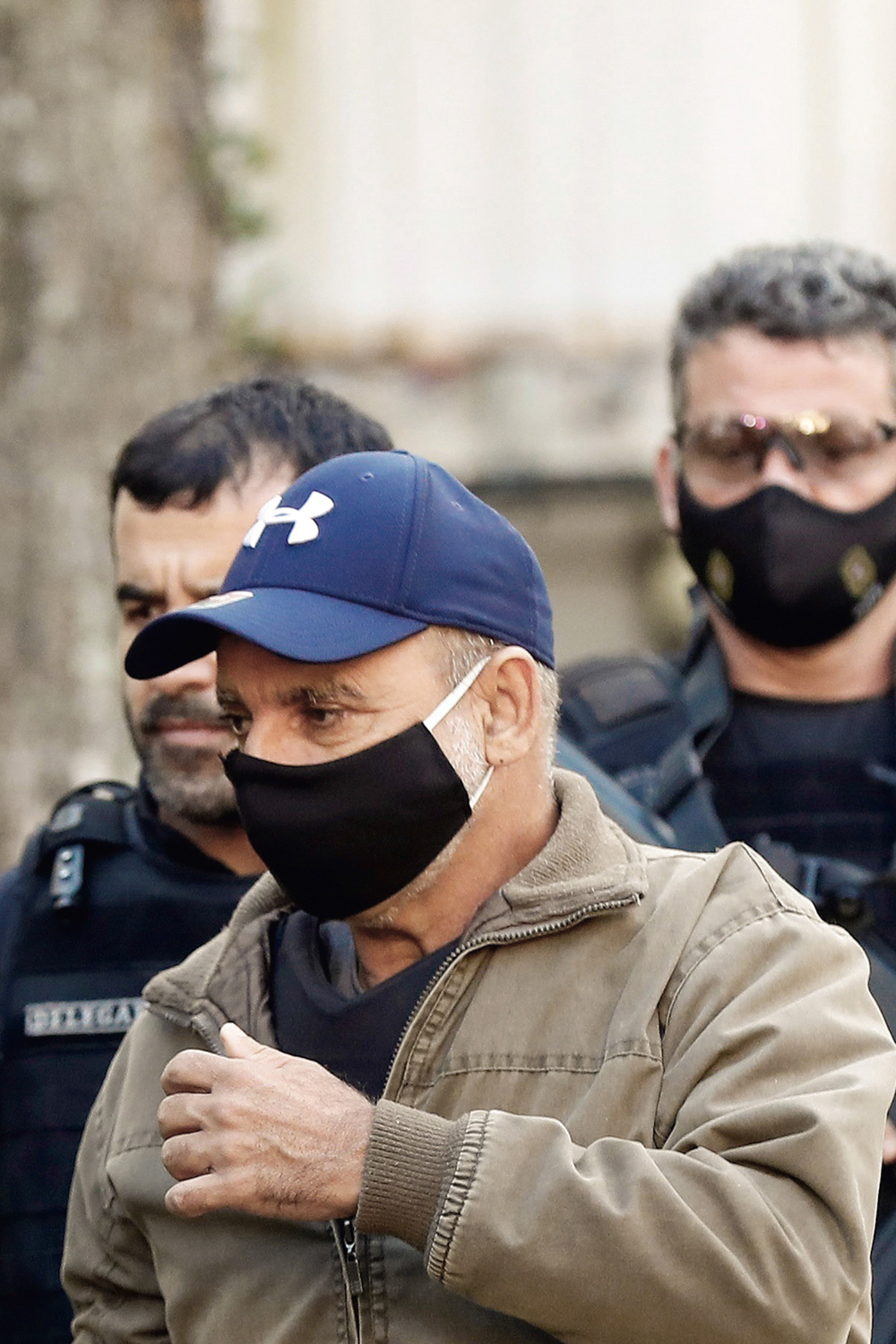 FABRICIO-QUEIROZ-PRISAO-ATIBAIA-2020-01-(35).jpg ESCOLTA - Localizado em Atibaia, o PM da reserva foi levado para o Rio de helicóptero: “Prisão espetaculosa” -