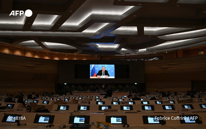 Mais de 100 diplomatas de 40 países deixaram a sala enquanto Lavrov discursava