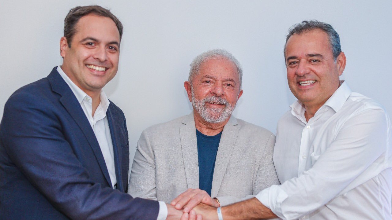 O governador de Pernambuco, Paulo Câmara (PSB), o ex-presidente Lula e o deputado federal Danilo Cabral (PSB-PE), pré-candidato ao Governo do Estado