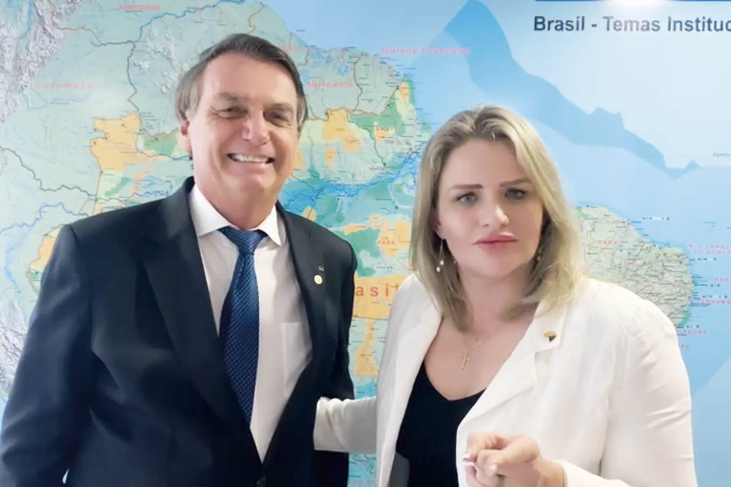 PISTOLÃO - Bolsonaro recebe Nienov, do PTB: empurrãozinho de Queiroz -