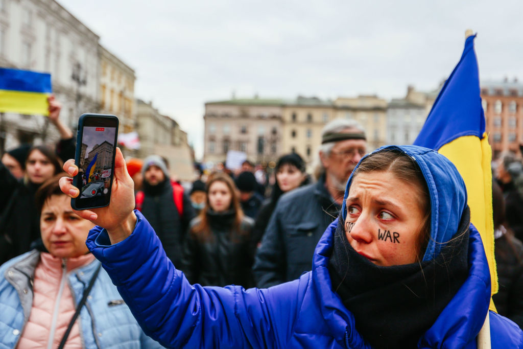 Vídeos publicados no TikTok estão mostrando a realidade da guerra na Ucrânia em tempo real -