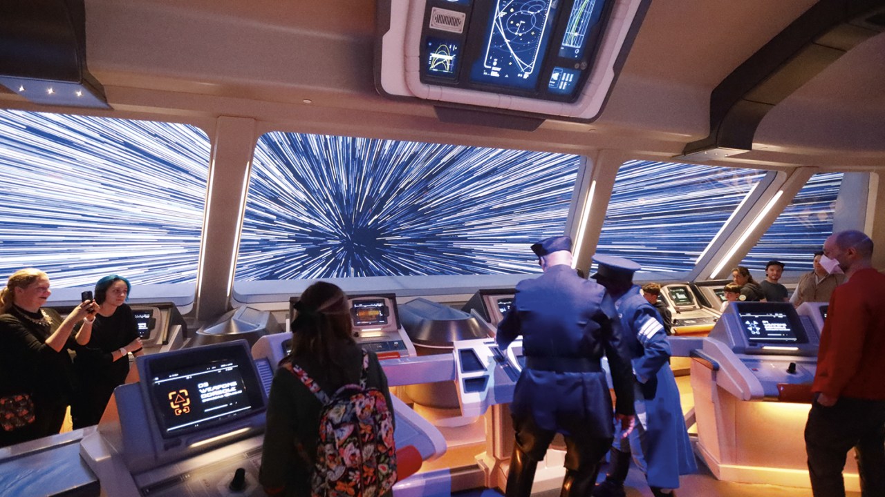 FANTASIA - Dentro da nave: turistas podem se vestir a caráter e assumir o papel de heróis ou vilões da série -