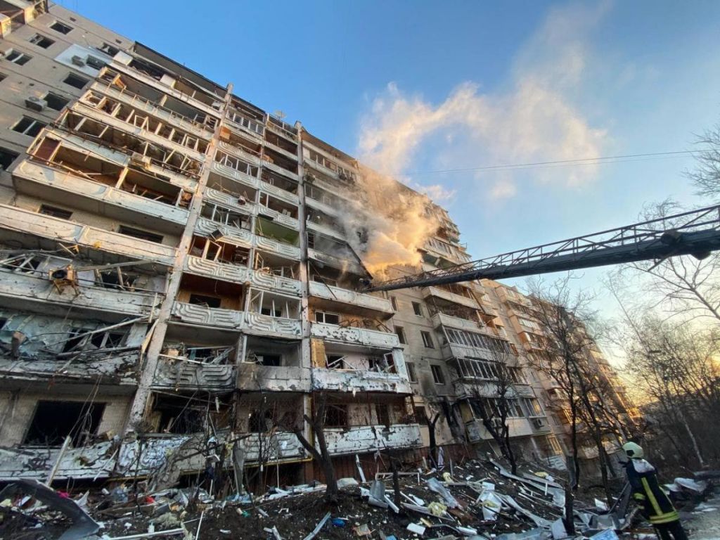 Prèdio pega fogo em Kiev, na Ucrânia, em 15 de março