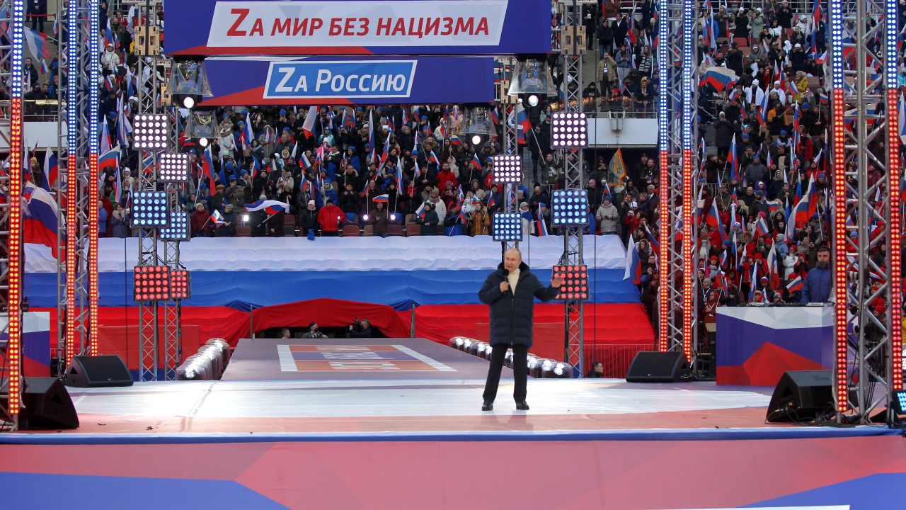 Vladimir Putin reúne milhares de pessoas no Estádio Olímpico Luzhniki em evento que celebrou a anexação da Crimeia à Rússia