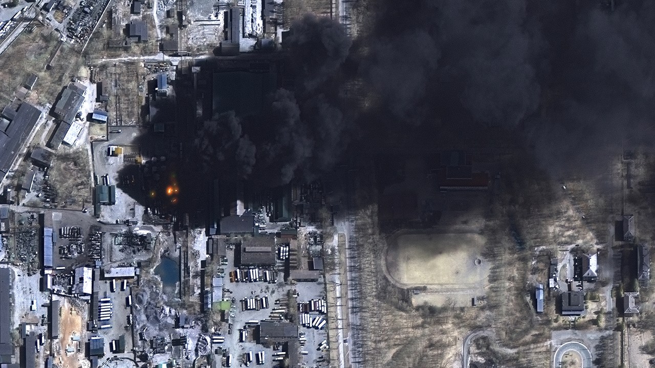 Imagens de satélite mostram área industrial destruída por bombardeio em Tchernihiv, Ucrânia. 21/03/2022.
