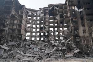 Prédio destruído no centro de Mariupol: Rússia luta para manter o controle sobre a cidade
