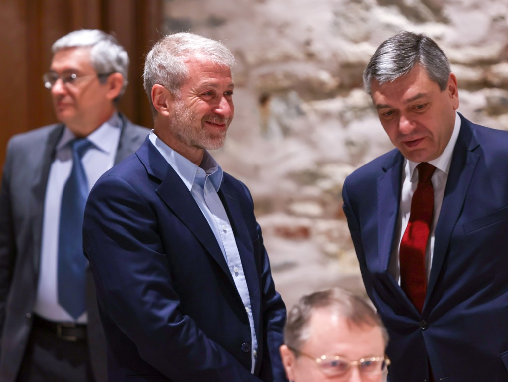 ISTANBUL, TURKIYE - MARCH 29: Russian businessman Roman Abramovich (L) attends the peace talks between delegations from Russia and Ukraine in Istanbul, Turkiye on March 29, 2022. (Photo by Cem Ozdel/Anadolu Agency via Getty Images)