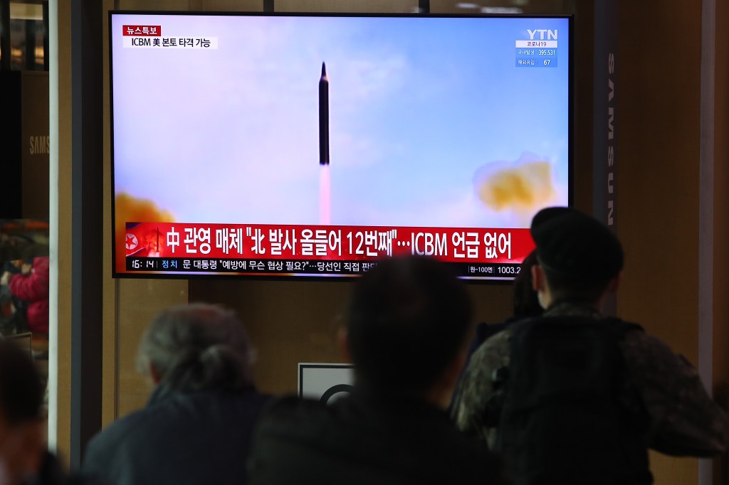 Coreia do Norte disparou um míssil balístico intercontinental (ICBM) em direção ao Mar do Leste na quinta-feira