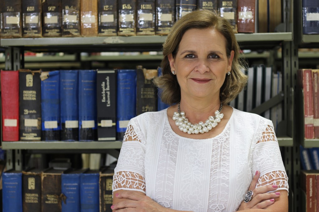 A SOMBRA DO PASSADO. A professora Adriana Romeiro, da UFMG, se debruçou sobre casos de corrupção que marcaram o Brasil colonial.