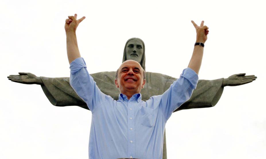 José Serra durante visita ao Cristo Redentor, no Corcovado, em 2002 -