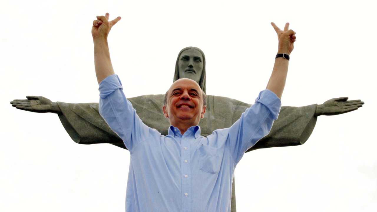 José Serra durante visita ao Cristo Redentor, no Corcovado, em 2002 //
