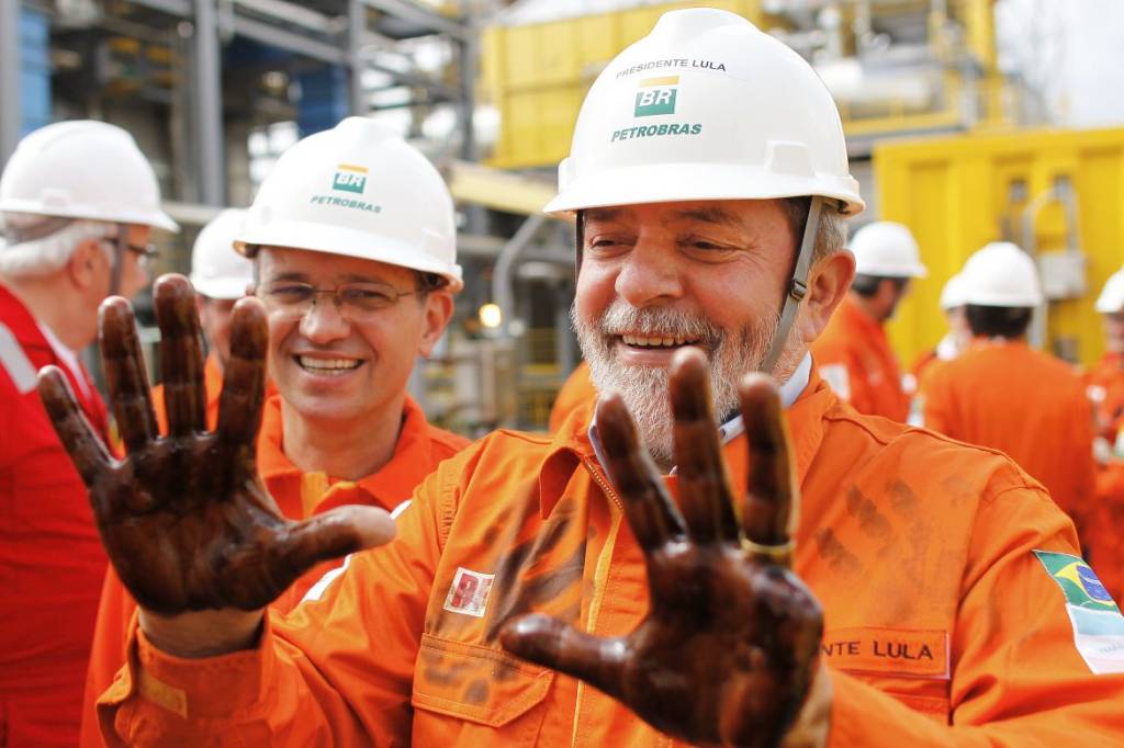 Queda do petróleo acirra disputa entre Lula e Petrobras
