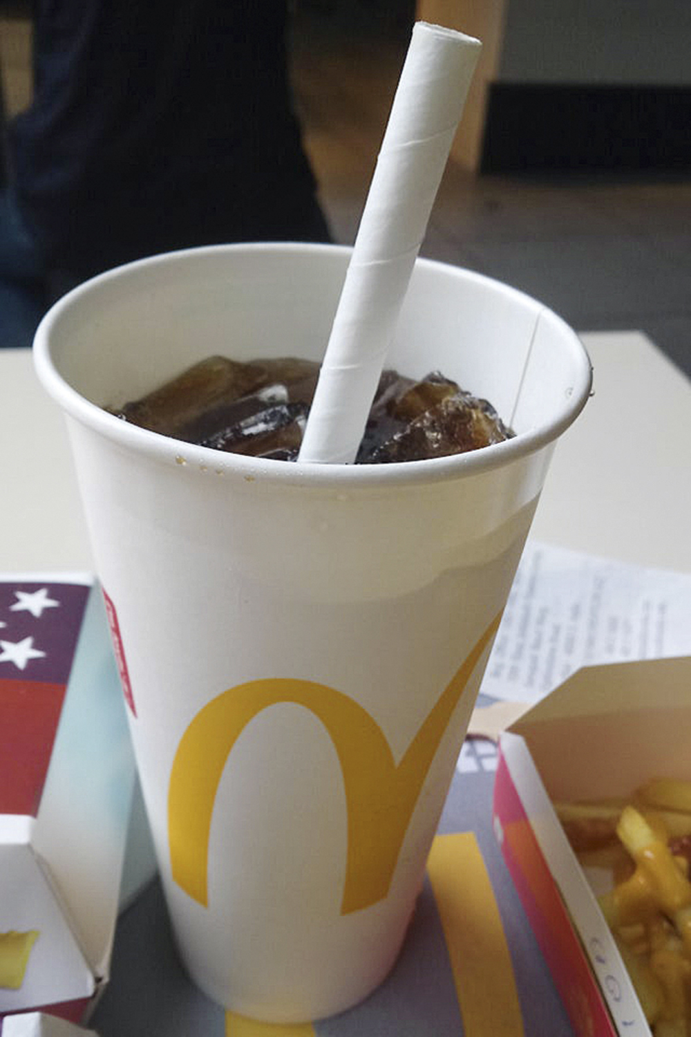 POUCO EFEITO - Canudo de papel em refrigerante do McDonald’s: medida louvável, mas ainda insuficiente -