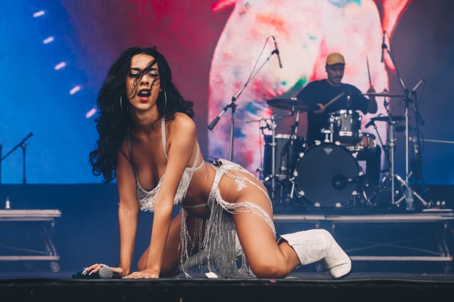A cantora Marina Sena durante o show no Lollapalooza 2022 -