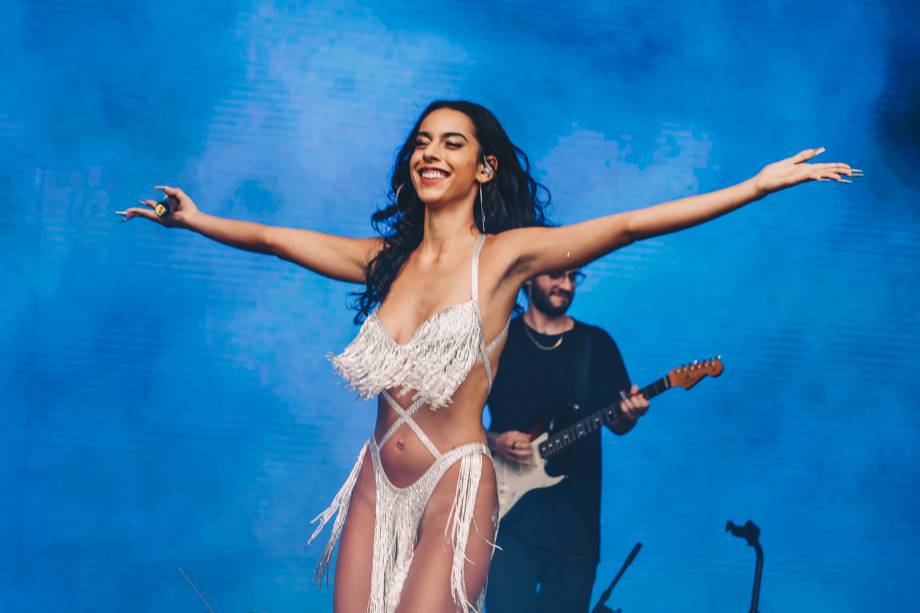 A cantora Marina Sena durante o show no Lollapalooza 2022 -<div id="gtx-trans"><div class="gtx-trans-icon"></div></div>