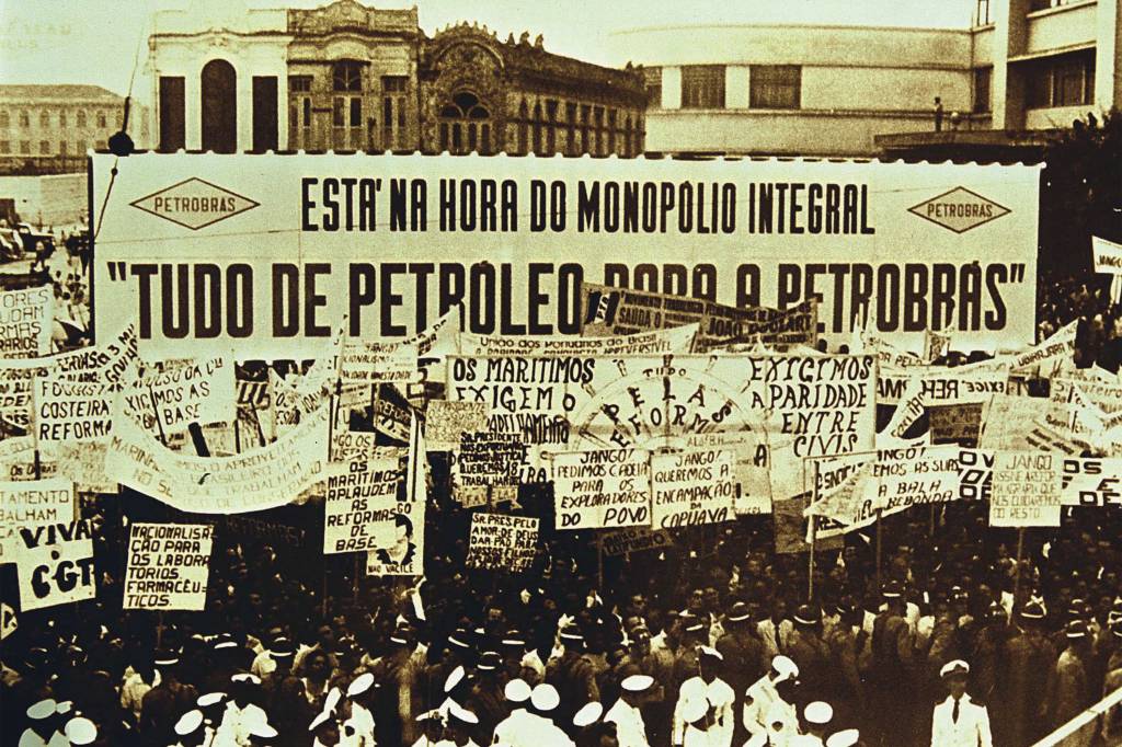 Manifestacao pela estatizacao das refinarias privadas, nos anos 60.