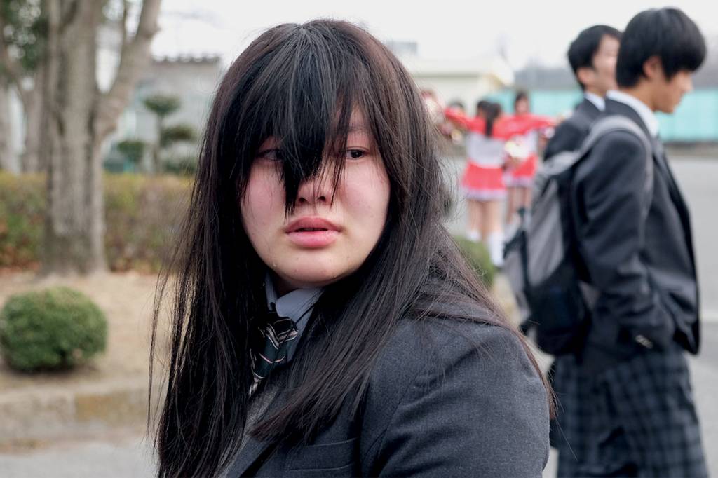 SWITCHED - A minissérie japonesa na Netflix une o clichê cômico da troca de corpos ao horror para narrar conflito adolescente -
