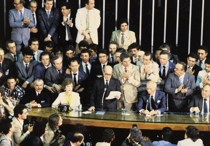 Tancredo Neves, presidente eleito, discursando após a vitória no Colégio Eleitoral, no Congresso Nacional, em 1985 -