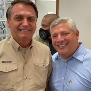 Trabulo e Bolsonaro Diretor mata expediente em estatal para atuar na campanha de Bolsonaro