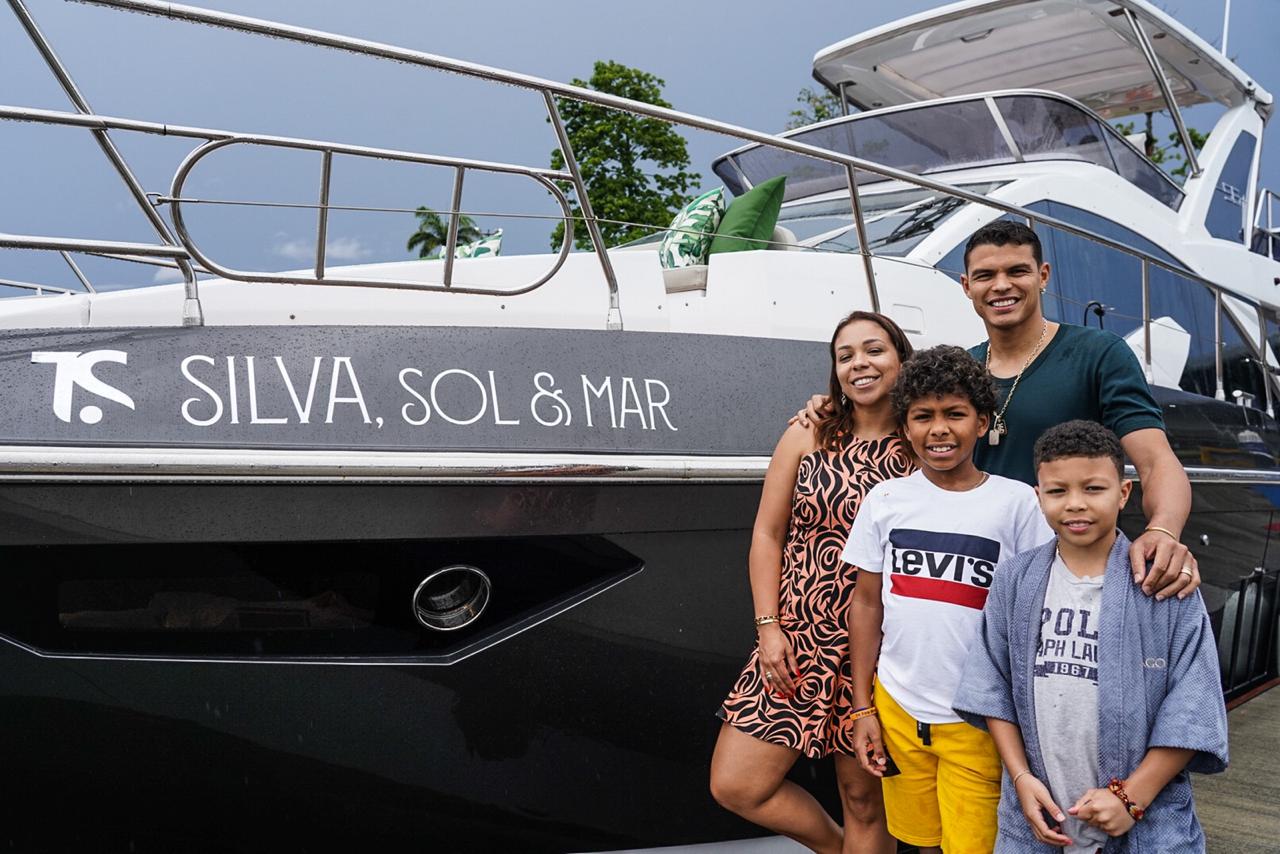 O zagueiro Thiago Silva foi um dos nove milionários a comprar um iate de luxo fabricado no Brasil