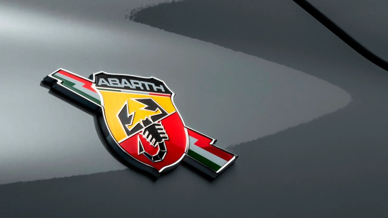 A marca italiana criada em 1949 foi comprada pela Fiat em 1971 e é conhecida por desenvolver modelos esportivos de alta performance -
